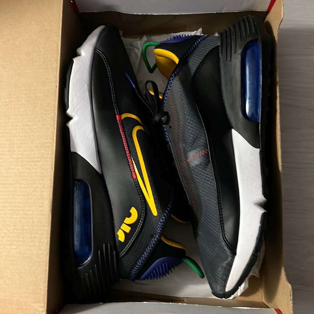 Nike Air Max 2090 Dark Grey/Gold / Black / Chile Red 11.5 ( pre-owned )
